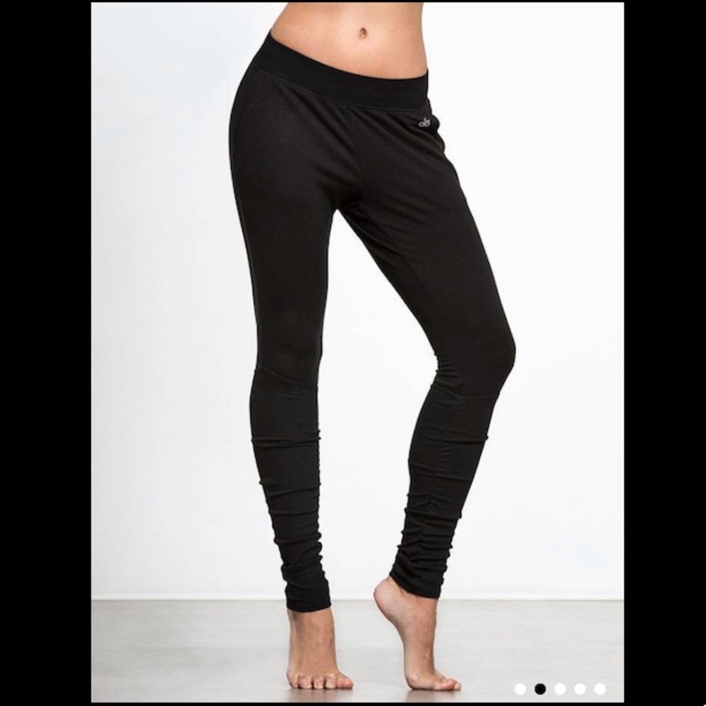 Alo Yoga Women’s Yan Sweat Pant In Charcoal Gray - Picture 8 of 9